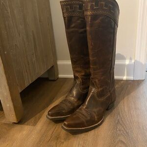 Ariat size 8 woman’s cowboy boots